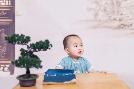 滕州怀孕肚子中间凹两边凸